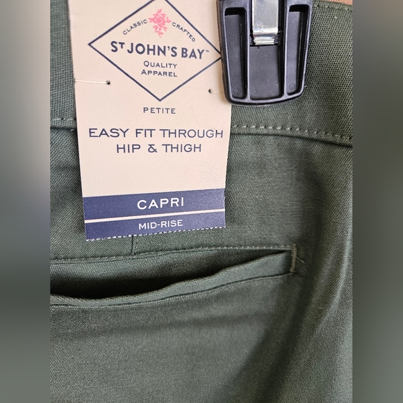St. John's Bay Army Green Capris - Picture 5 of 10